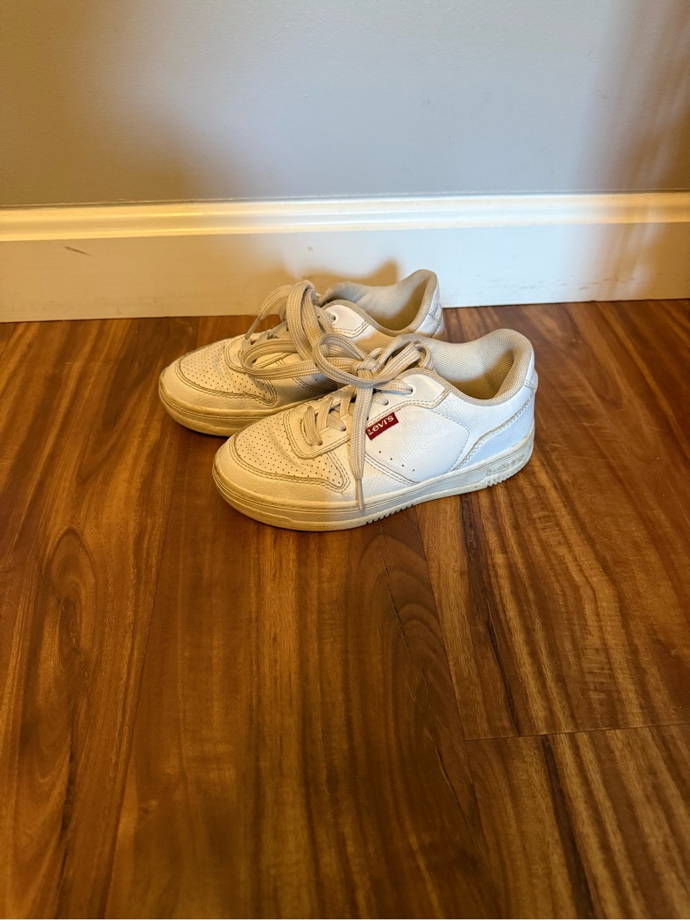 Levi's Kids Off-White Low-Top Sneakers with Red Logo Tab